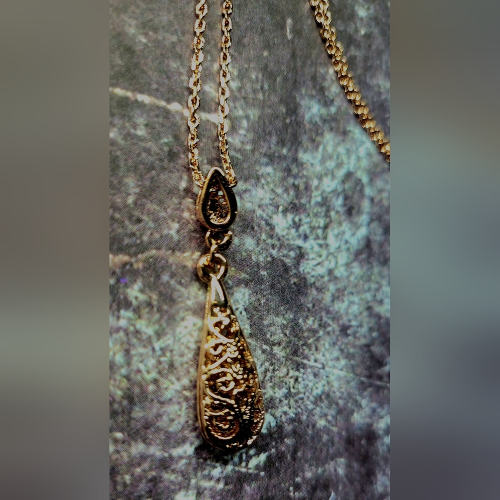 Ladies Rose Gold Plated Chain and Pendant